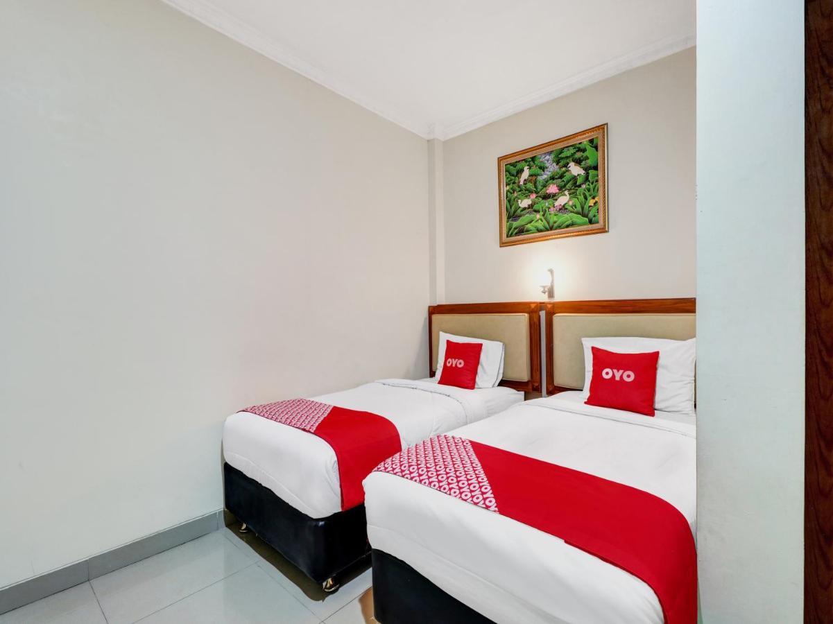 Oyo 90408 Hotel Horton Cirebon Extérieur photo