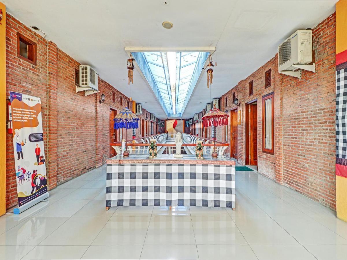 Oyo 90408 Hotel Horton Cirebon Extérieur photo